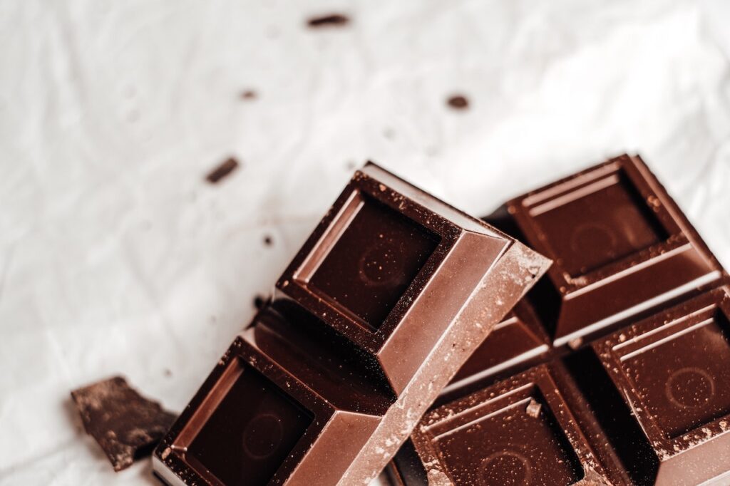 WHAT FOODS HELP BOOST MOOD Dark chocolate 