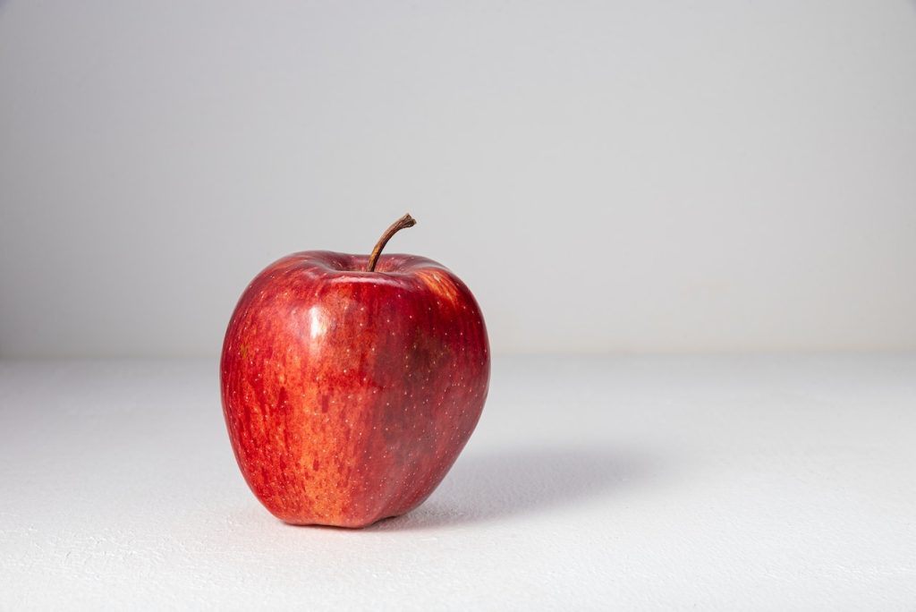 Apple on an empty stomach for a healthy heart
