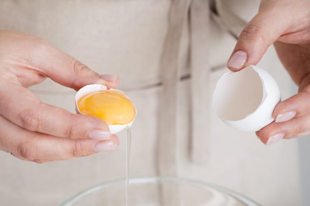 Calories in one egg yolk