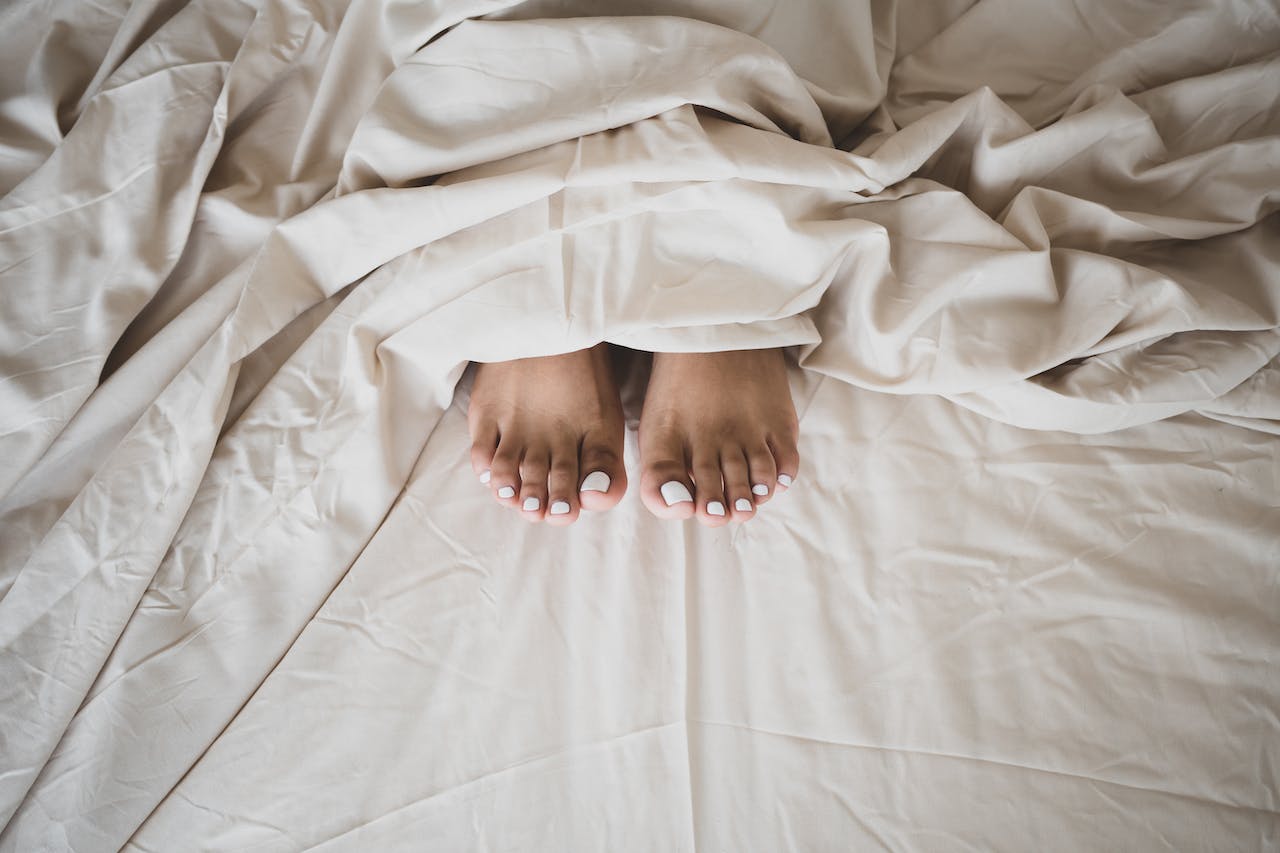 Is It Better to Sleep Without Socks? Impact on Health and Rest
