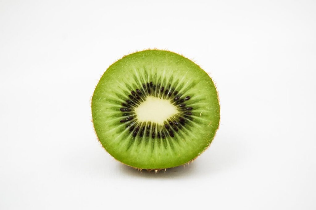 What Fruit Goes with Mango: Kiwi